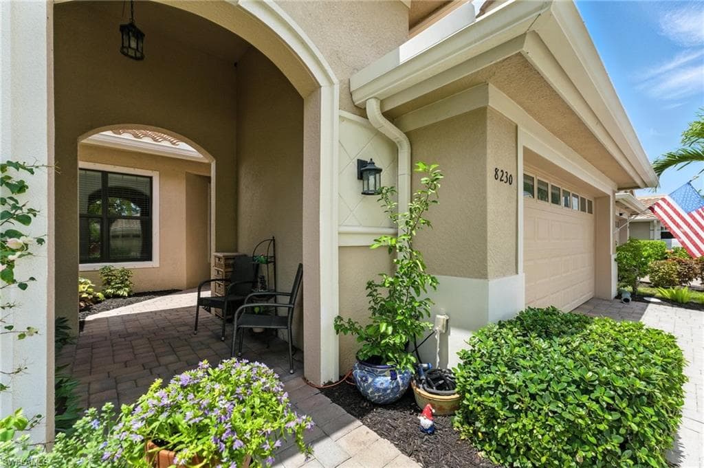 8230 Venetian Pointe DR, FORT MYERS FL 33908-4