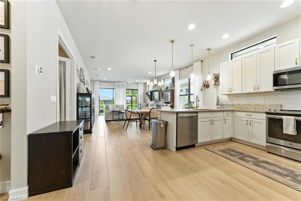 8230 Venetian Pointe DR, FORT MYERS FL 33908-8