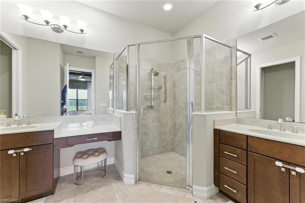 8230 Venetian Pointe DR, FORT MYERS FL 33908-23