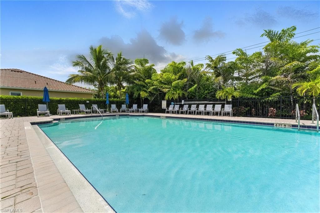 8230 Venetian Pointe DR, FORT MYERS FL 33908-33