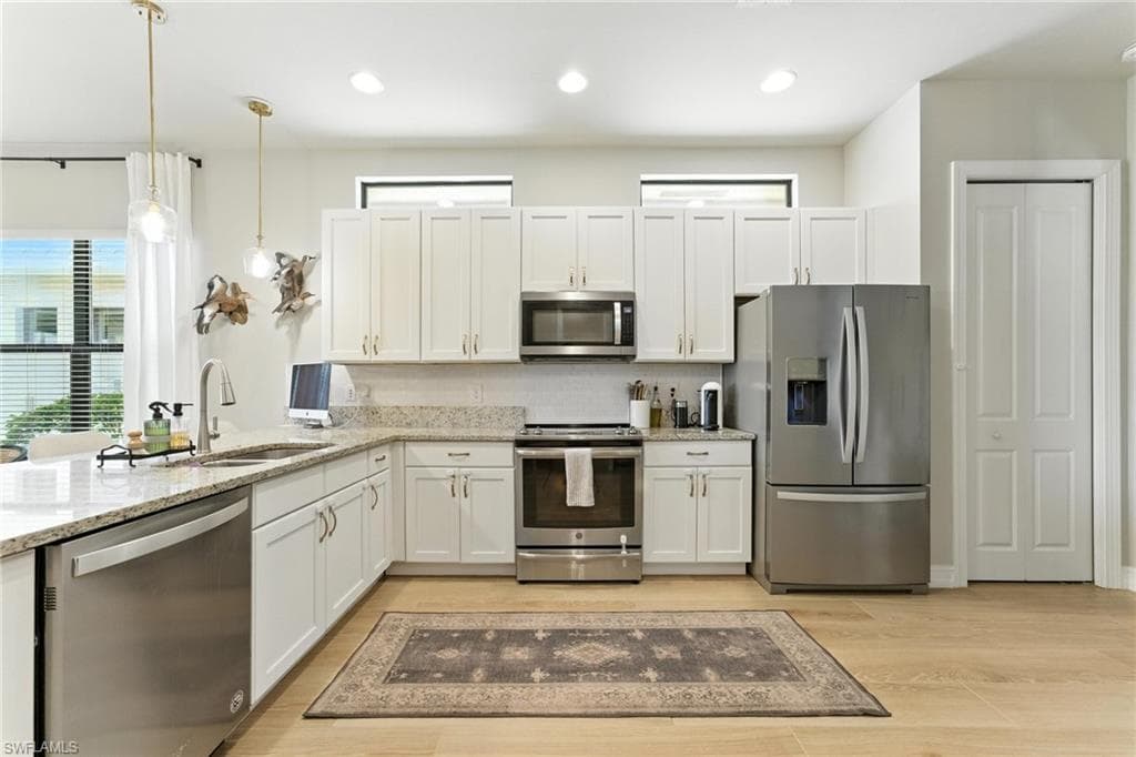 8230 Venetian Pointe DR, FORT MYERS FL 33908-9