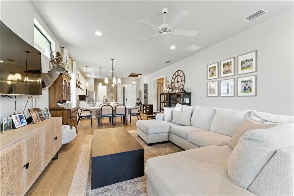 8230 Venetian Pointe DR, FORT MYERS FL 33908-18