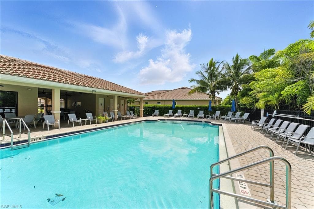 8230 Venetian Pointe DR, FORT MYERS FL 33908-34