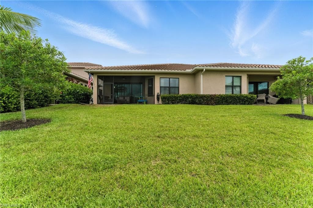 8230 Venetian Pointe DR, FORT MYERS FL 33908-30