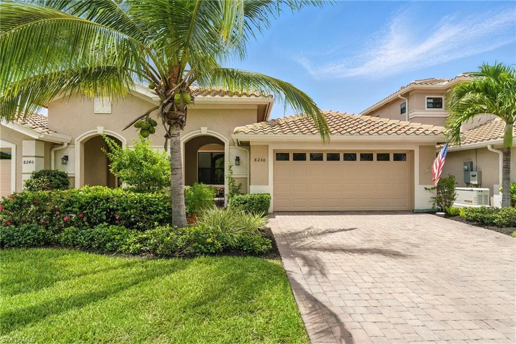 8230 Venetian Pointe DR, FORT MYERS FL 33908-3