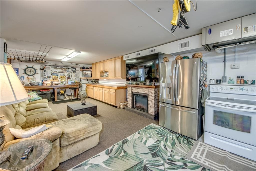6059 Montego Bay LOOP, FORT MYERS FL 33908-27