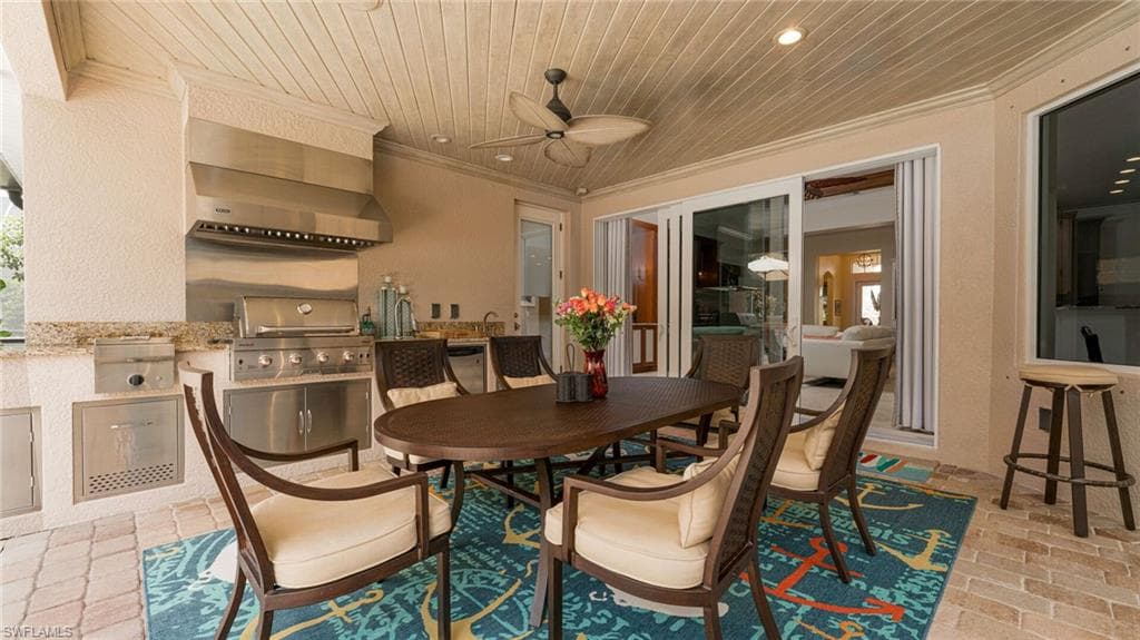 7667 Martino CIR, NAPLES FL 34112-3