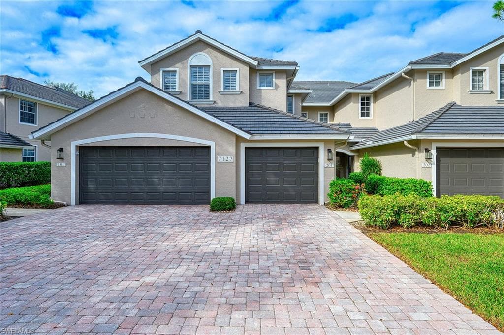 7127 Blue Juniper CT # 201, NAPLES FL 34109-35