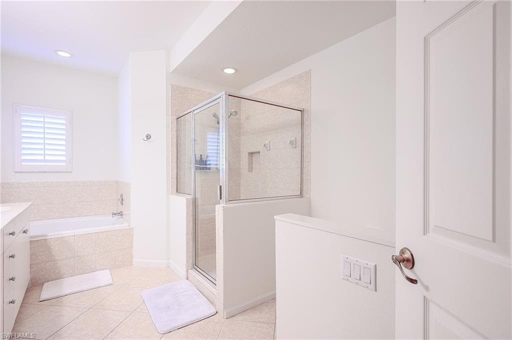 7127 Blue Juniper CT # 201, NAPLES FL 34109-31