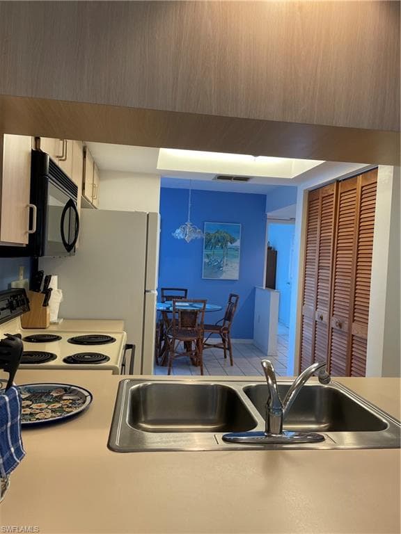 15191 Cedarwood LN # 2206, NAPLES FL 34110-22