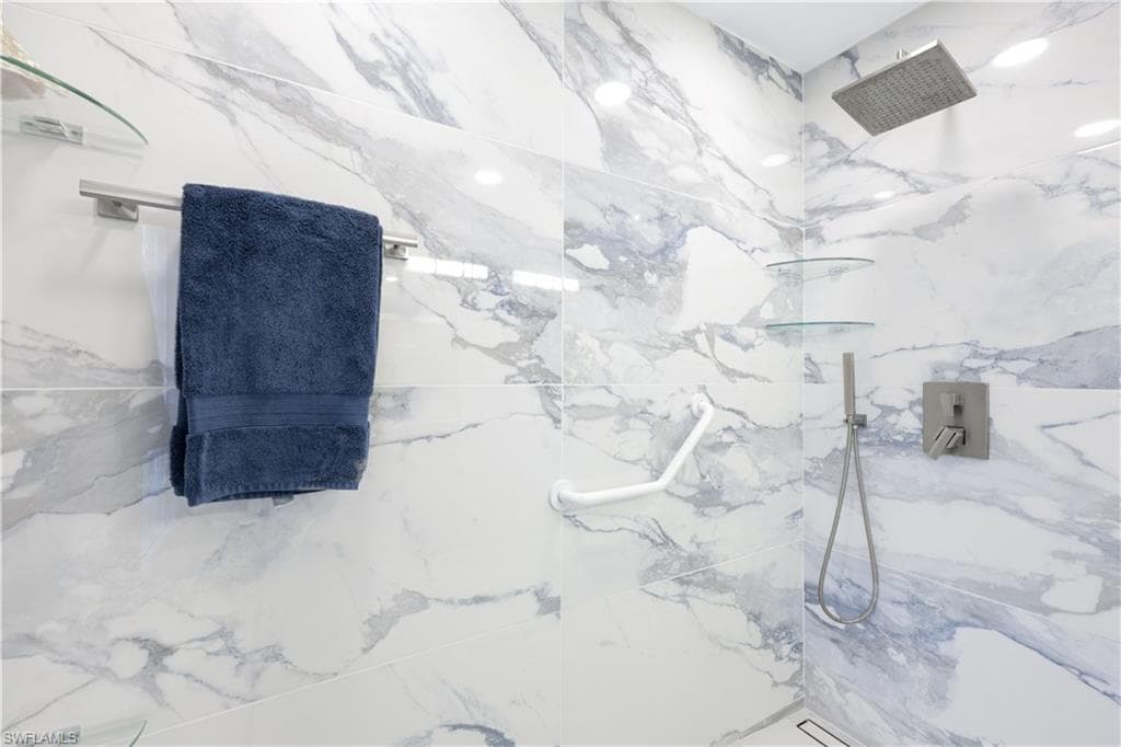 5411 Harborage DR, FORT MYERS FL 33908-17