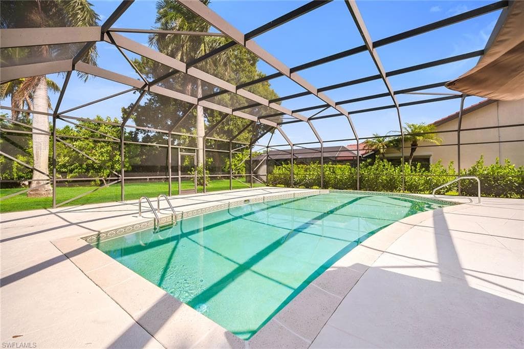 581 Country Walk CT, NAPLES FL 34104-1