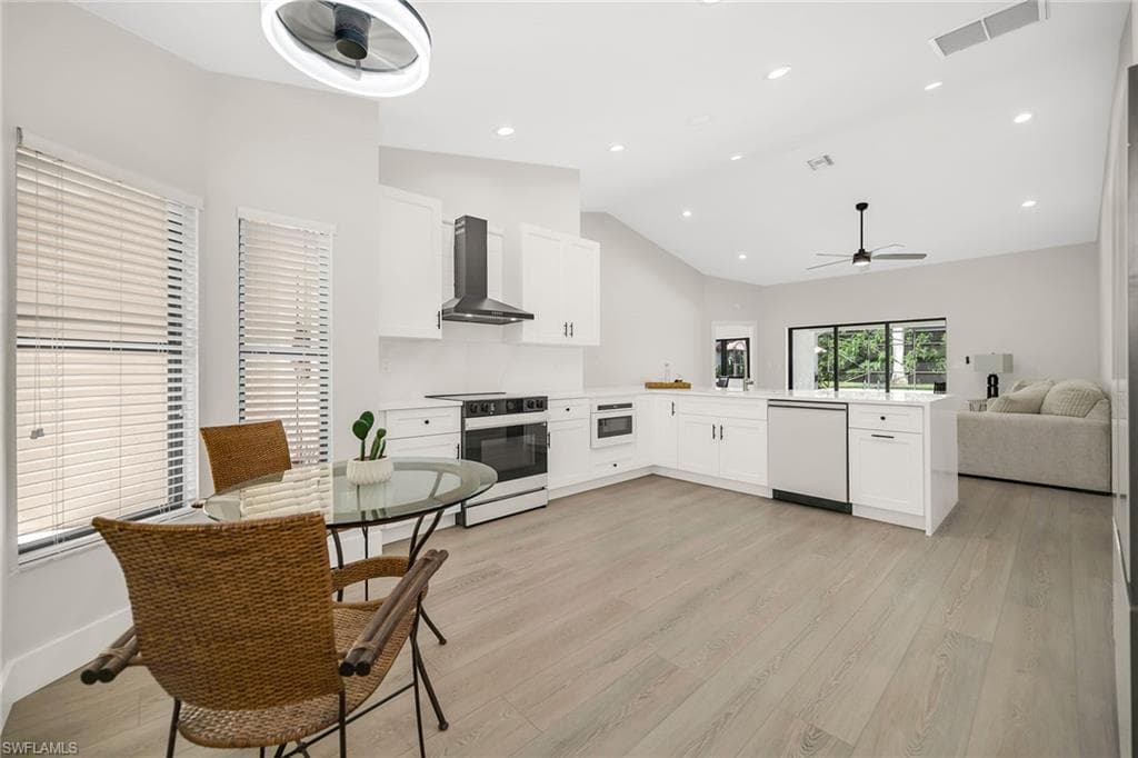 581 Country Walk CT, NAPLES FL 34104-12