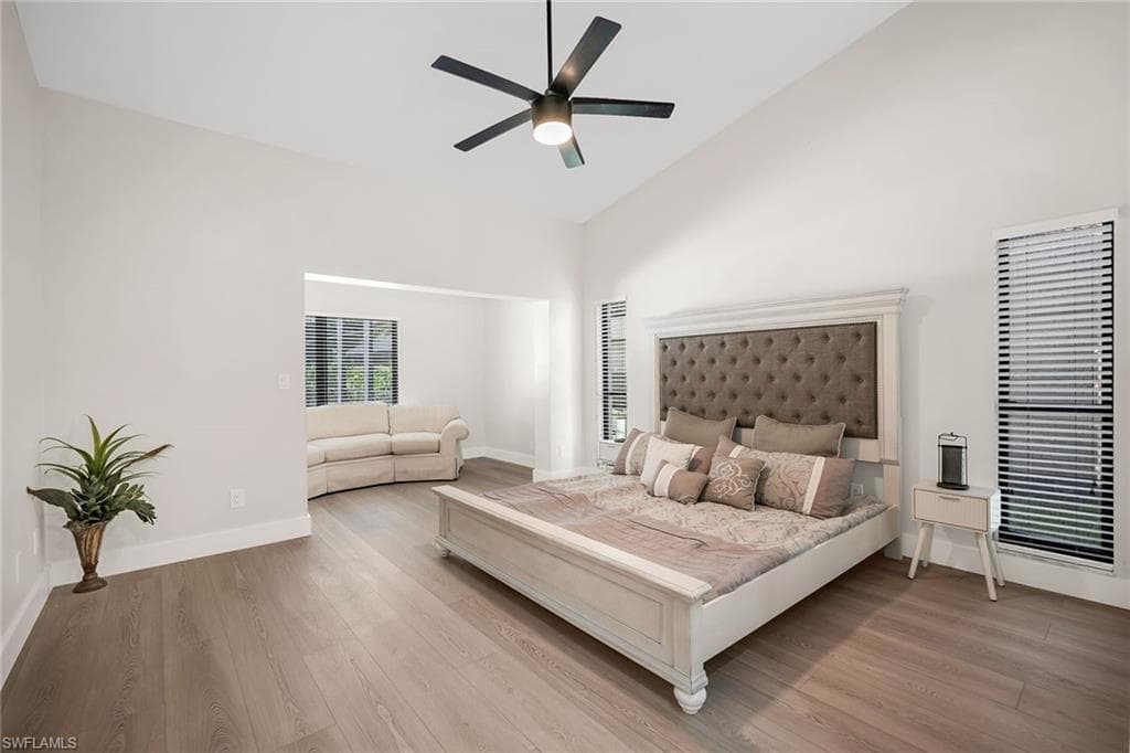 581 Country Walk CT, NAPLES FL 34104-16