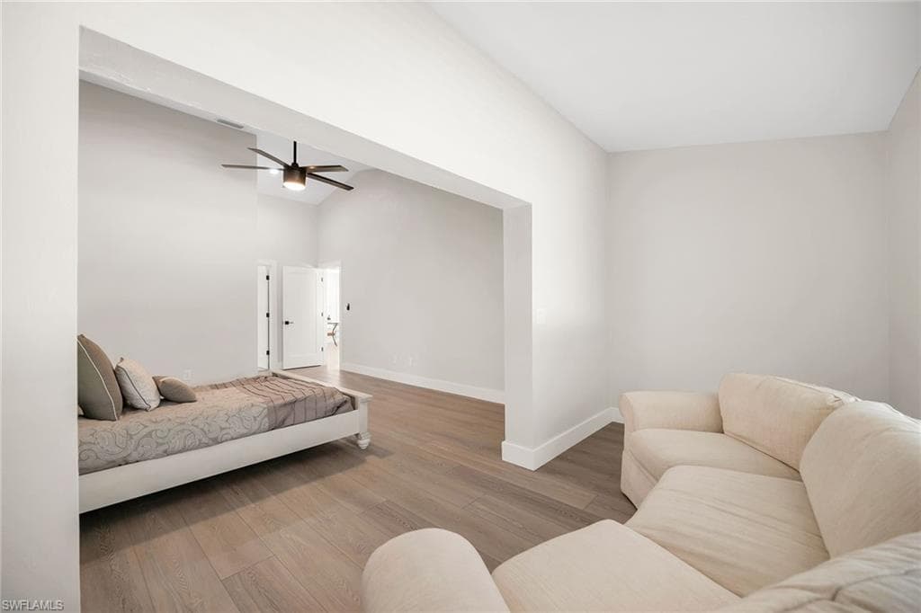 581 Country Walk CT, NAPLES FL 34104-15