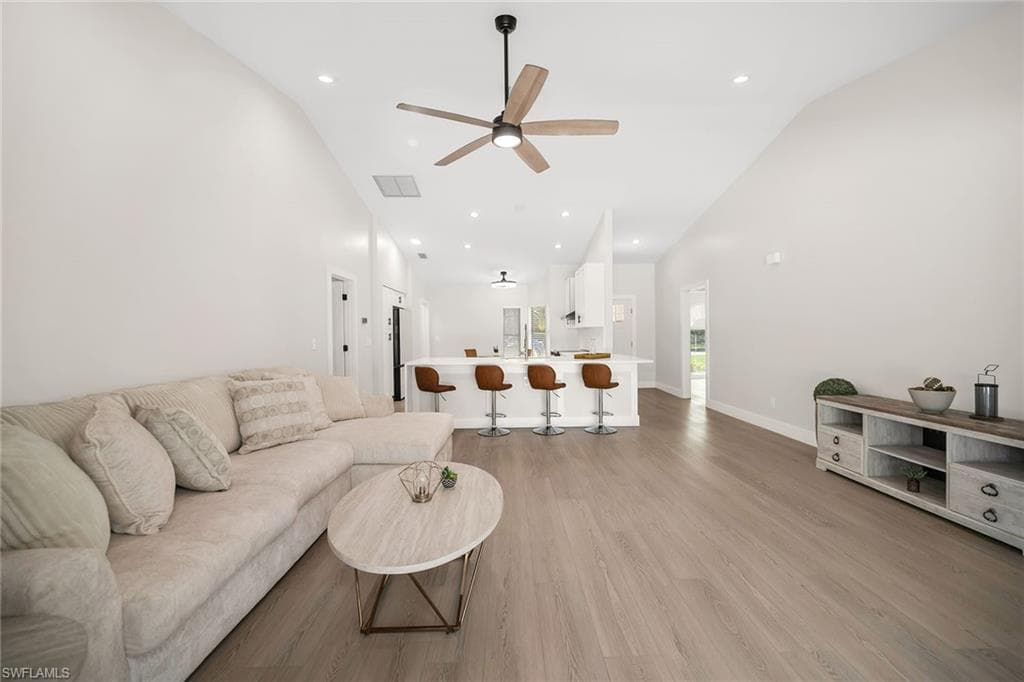 581 Country Walk CT, NAPLES FL 34104-6