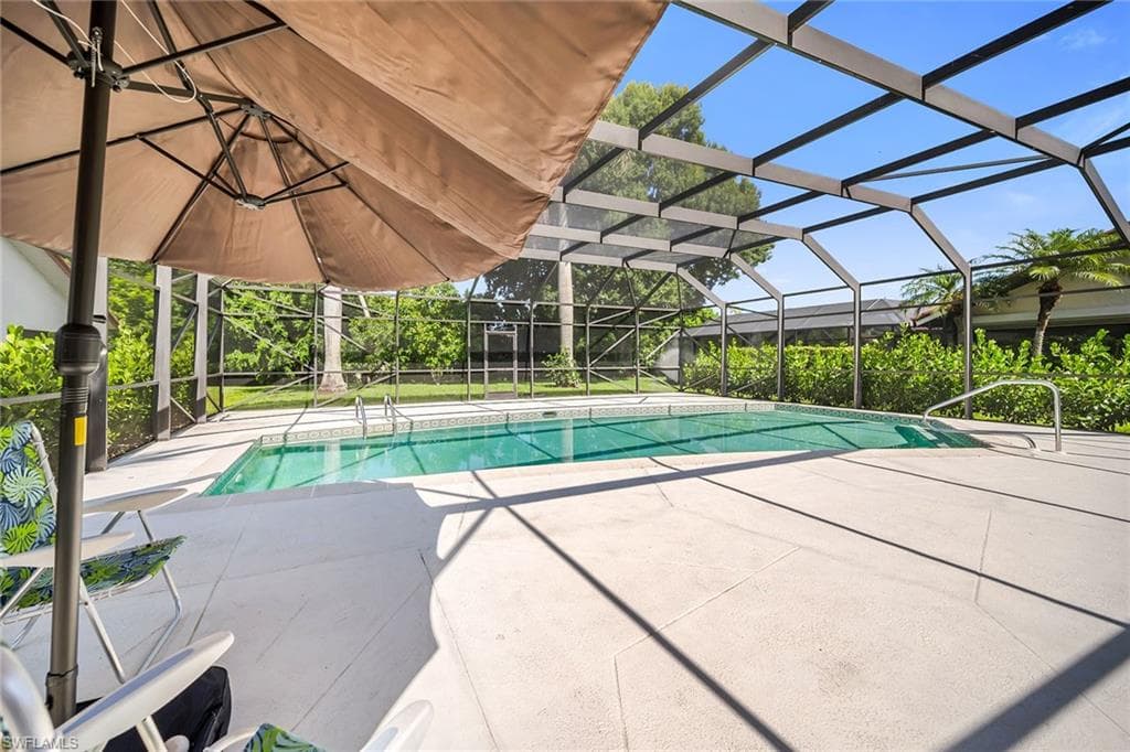 581 Country Walk CT, NAPLES FL 34104-31