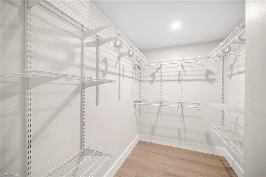 581 Country Walk CT, NAPLES FL 34104-19