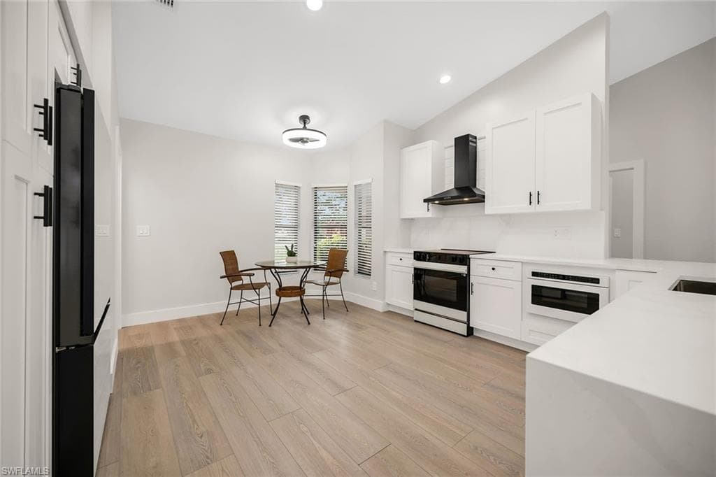 581 Country Walk CT, NAPLES FL 34104-8