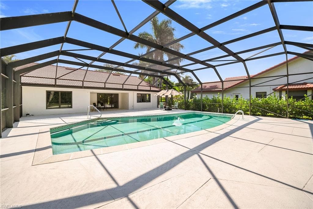 581 Country Walk CT, NAPLES FL 34104-33