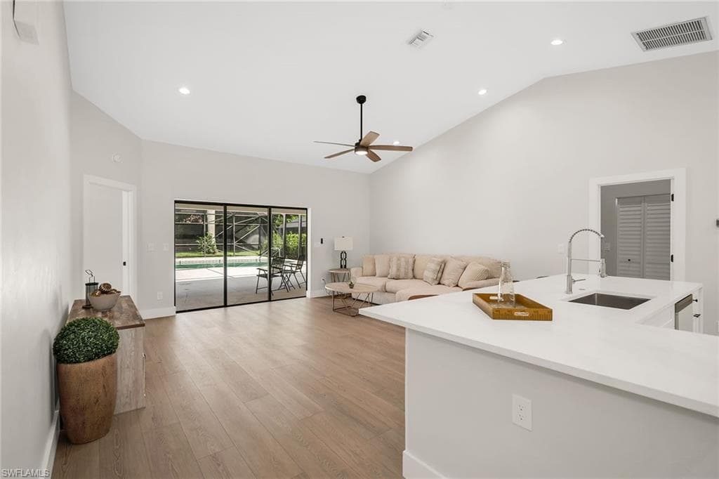 581 Country Walk CT, NAPLES FL 34104-9