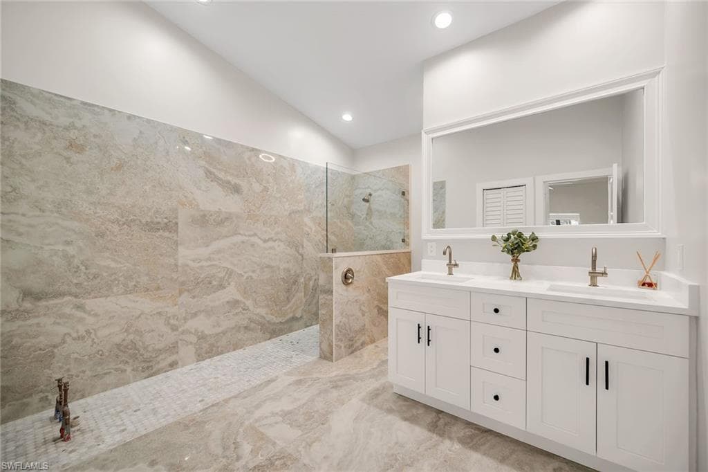 581 Country Walk CT, NAPLES FL 34104-48