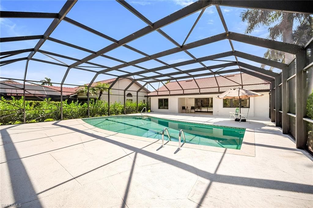 581 Country Walk CT, NAPLES FL 34104-32