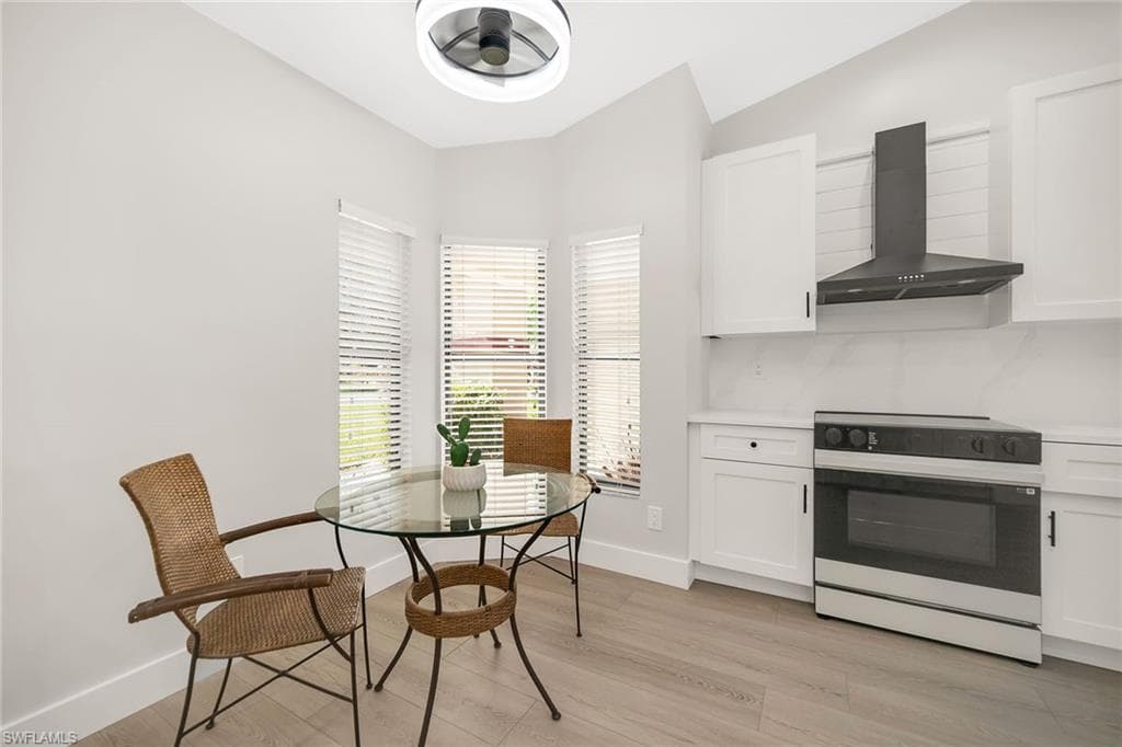 581 Country Walk CT, NAPLES FL 34104-13