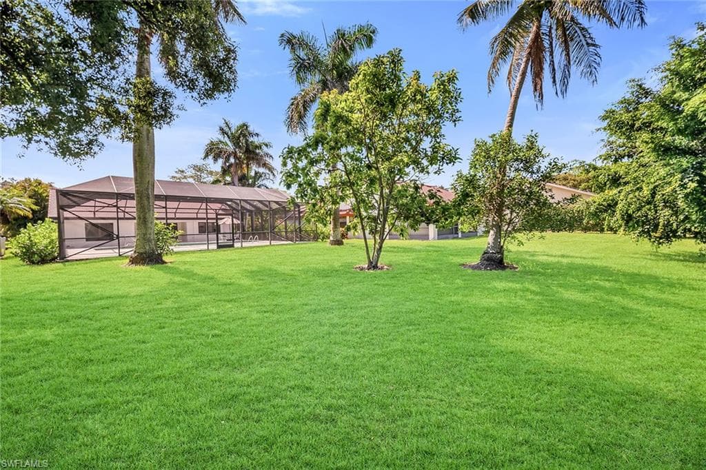 581 Country Walk CT, NAPLES FL 34104-36