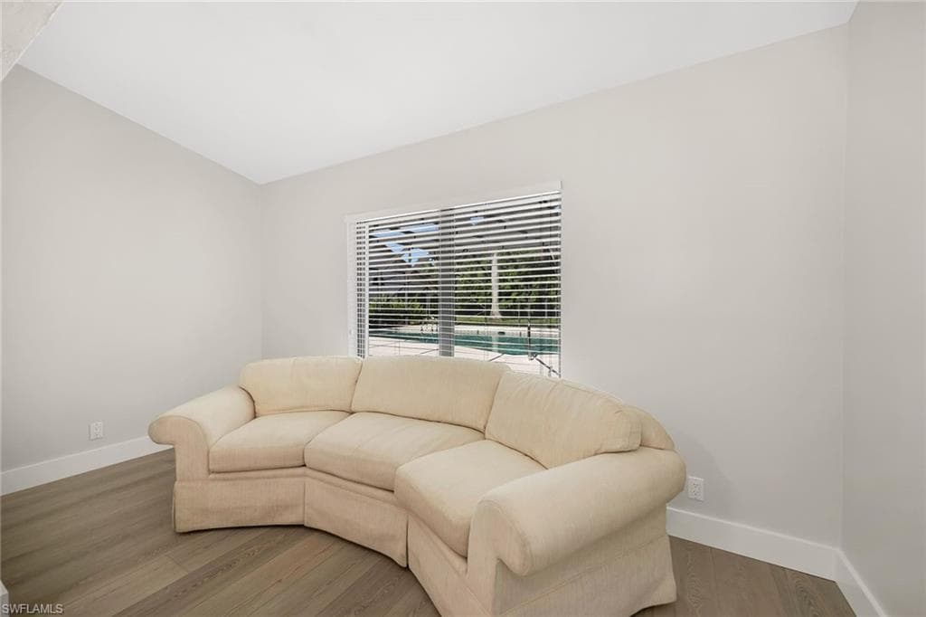 581 Country Walk CT, NAPLES FL 34104-14