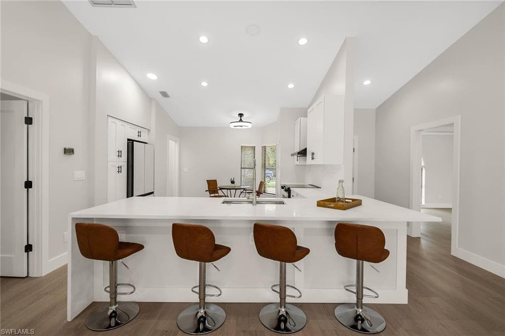 581 Country Walk CT, NAPLES FL 34104-10