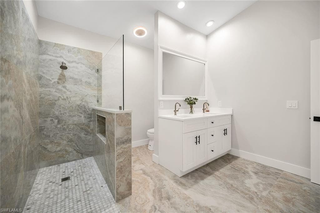 581 Country Walk CT, NAPLES FL 34104-18