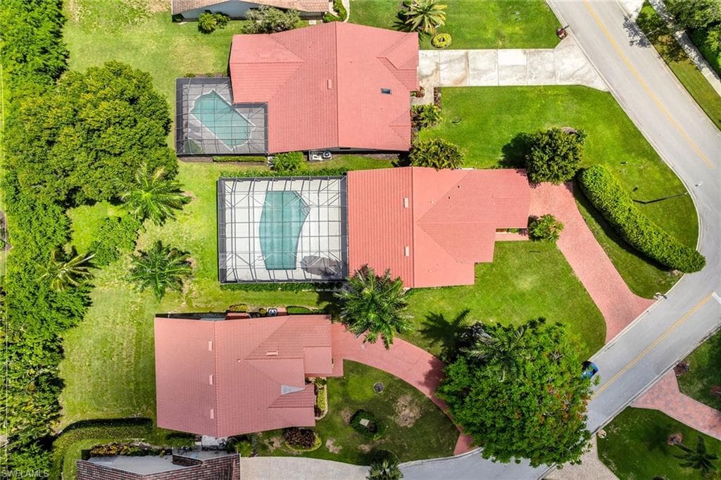 581 Country Walk CT, NAPLES FL 34104-43