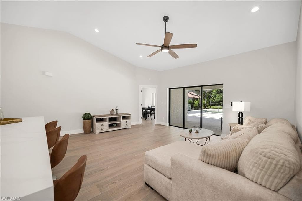 581 Country Walk CT, NAPLES FL 34104-7