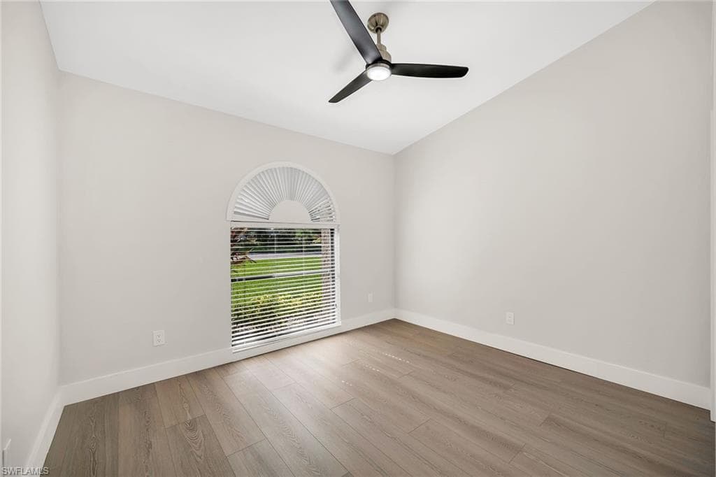 581 Country Walk CT, NAPLES FL 34104-20