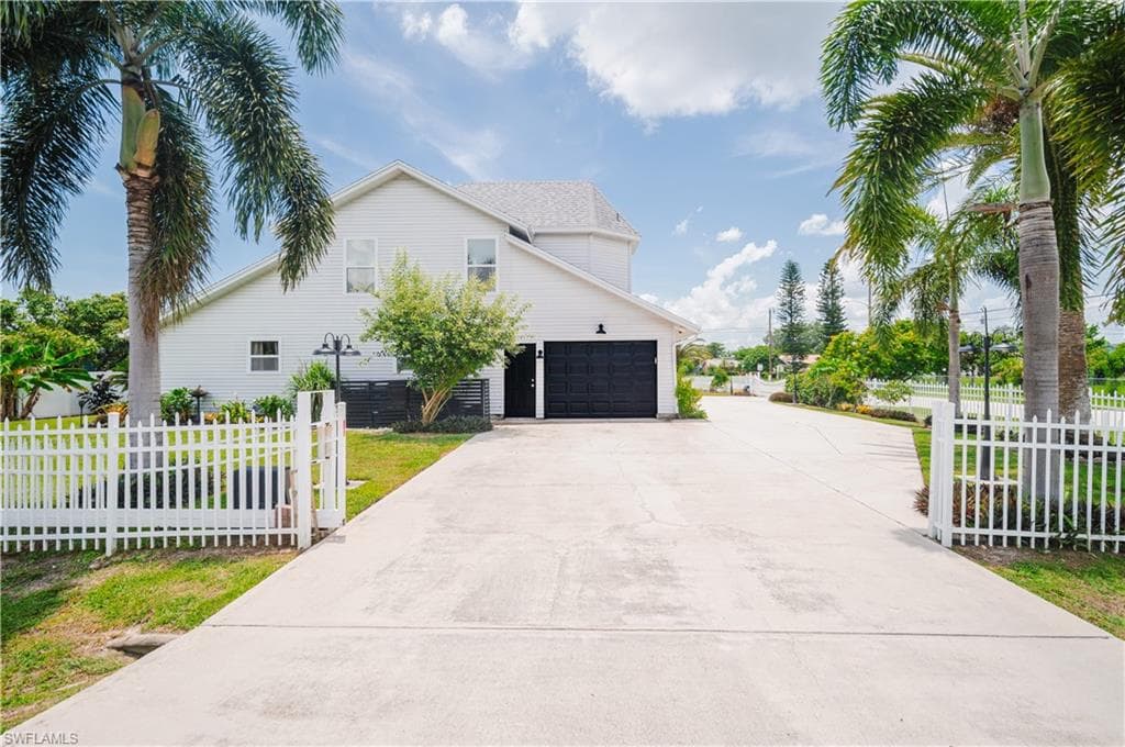 123 Edward AVE, LEHIGH ACRES FL 33936-26