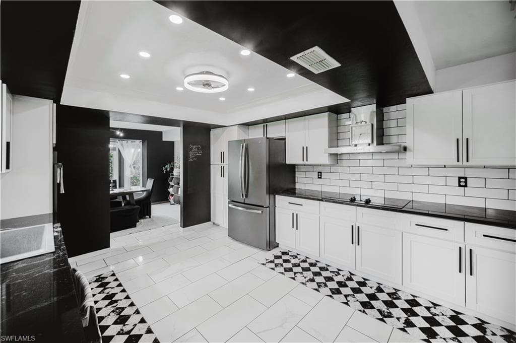 123 Edward AVE, LEHIGH ACRES FL 33936-9