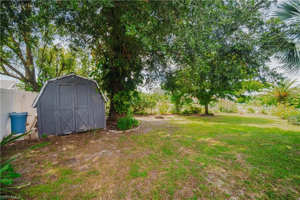 123 Edward AVE, LEHIGH ACRES FL 33936-37