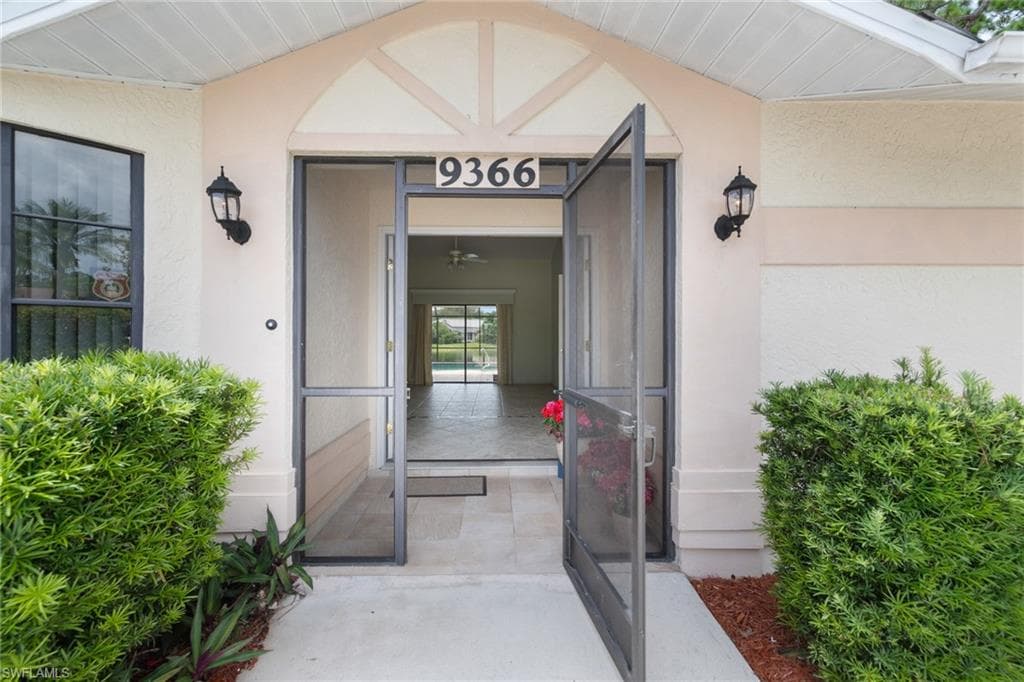 9366 Pineapple RD, FORT MYERS FL 33967-5