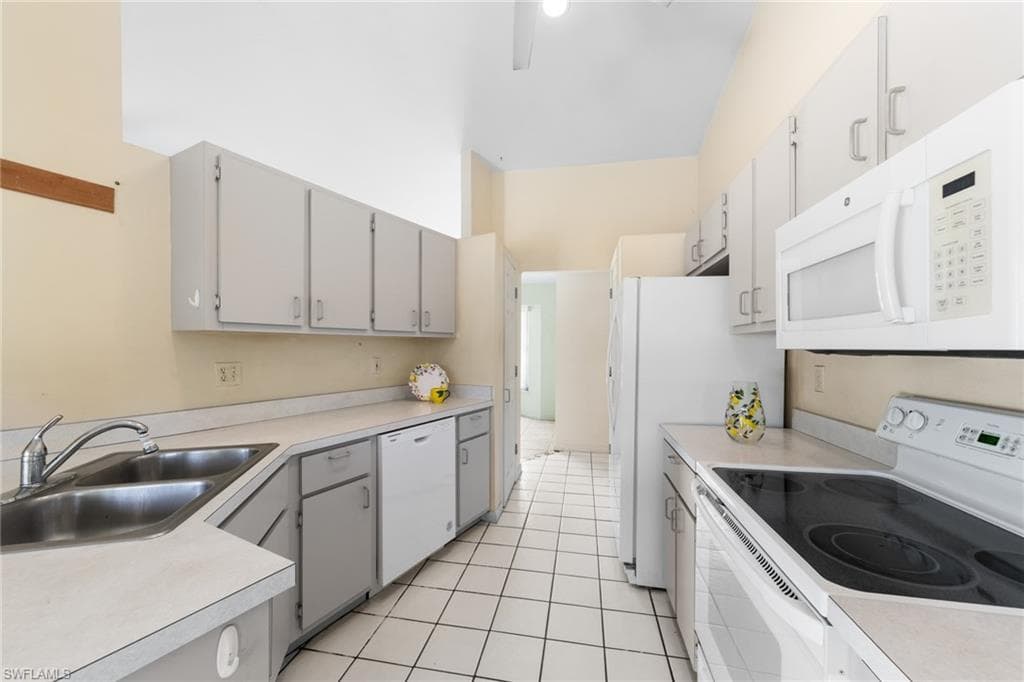 9366 Pineapple RD, FORT MYERS FL 33967-23