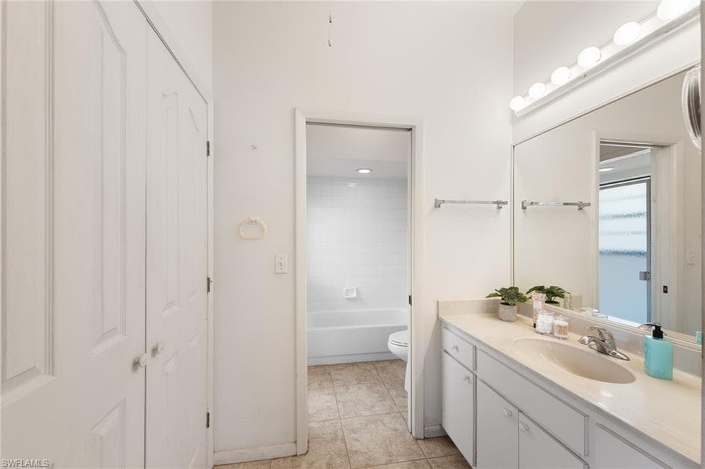 9366 Pineapple RD, FORT MYERS FL 33967-17