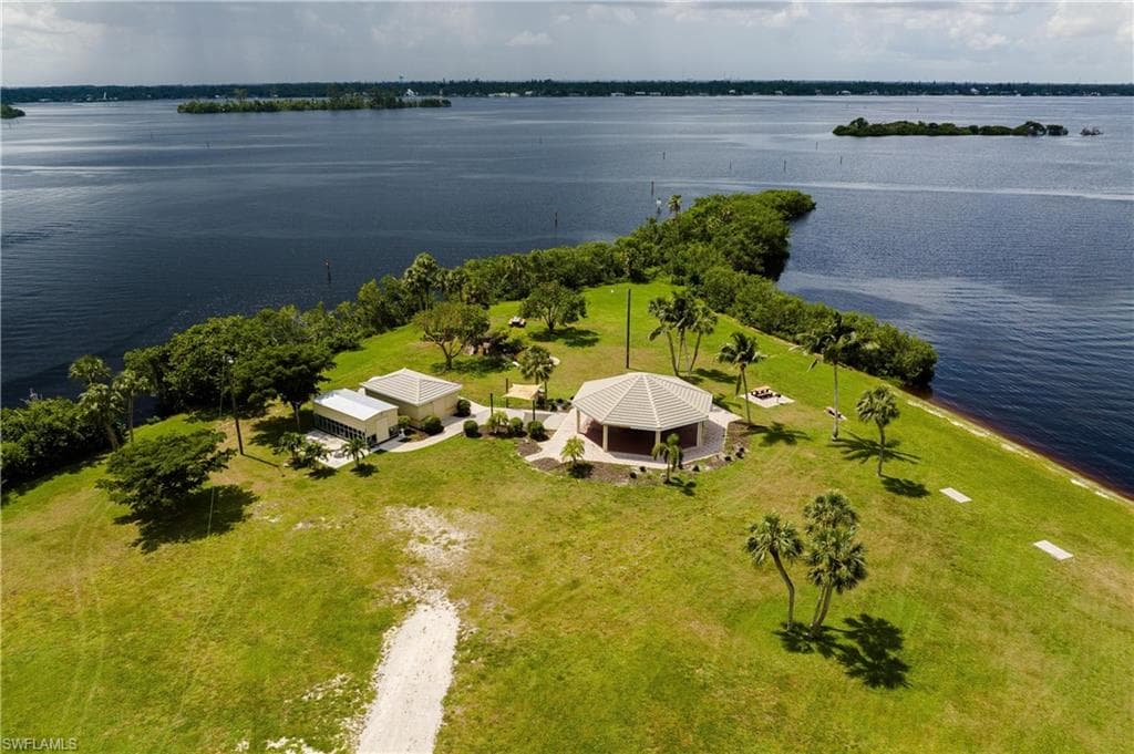1720 Cascade WAY, NORTH FORT MYERS FL 33917-36