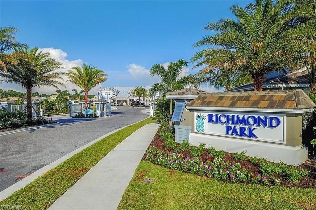 2318 Sawyers Hill RD # 105, NAPLES FL 34120-22