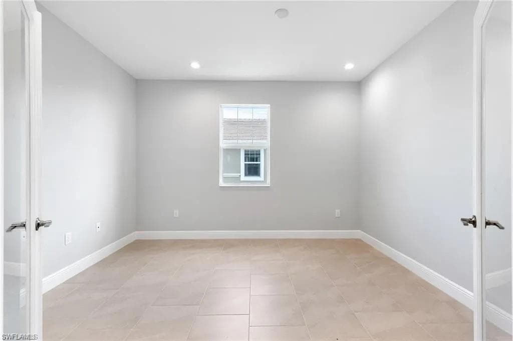 2318 Sawyers Hill RD # 105, NAPLES FL 34120-11