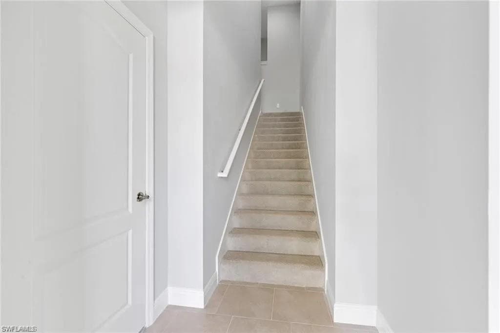 2318 Sawyers Hill RD # 105, NAPLES FL 34120-2