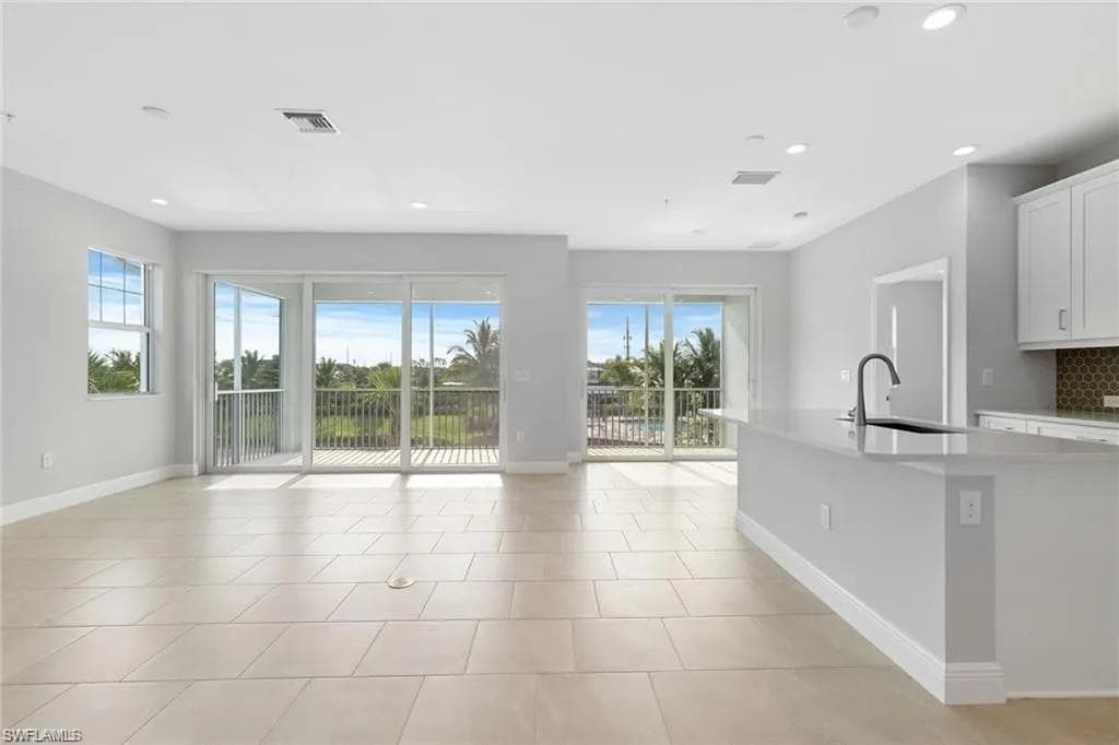 2318 Sawyers Hill RD # 105, NAPLES FL 34120-10