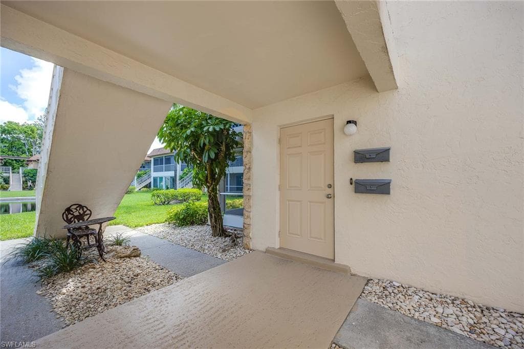 1155 Sandpiper ST # F7, NAPLES FL 34102-1