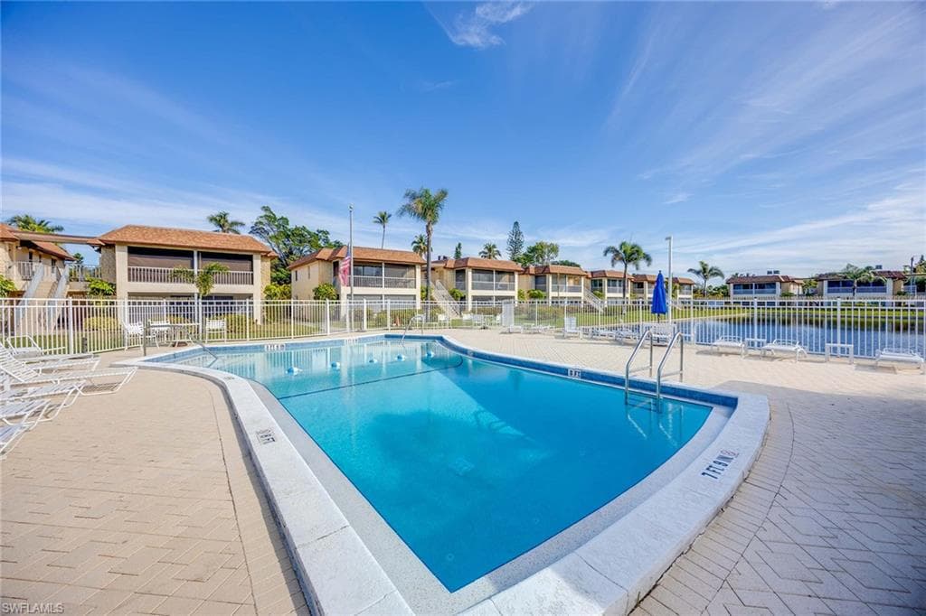 1155 Sandpiper ST # F7, NAPLES FL 34102-21