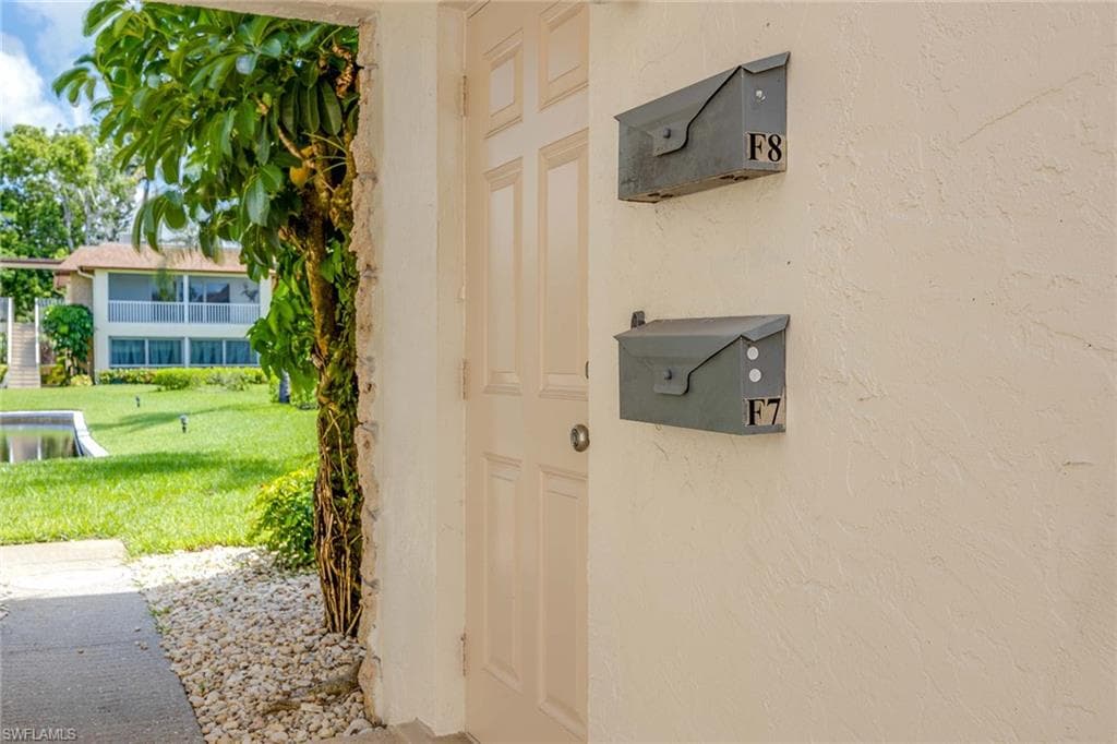 1155 Sandpiper ST # F7, NAPLES FL 34102-2