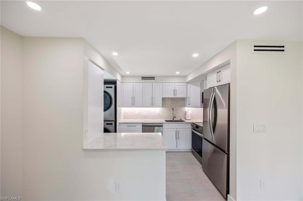 1155 Sandpiper ST # F7, NAPLES FL 34102-10